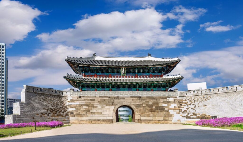 日本の天皇陛下のような韓国の建築の象徴｜デムン（大門）